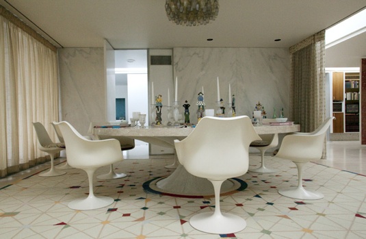  Eero Saarinen Dining Table and Chairs