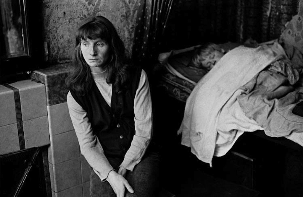 Mother-with-her-sleeping-child-living-in-a-single-end-tenement-flat-Glasgow-1971