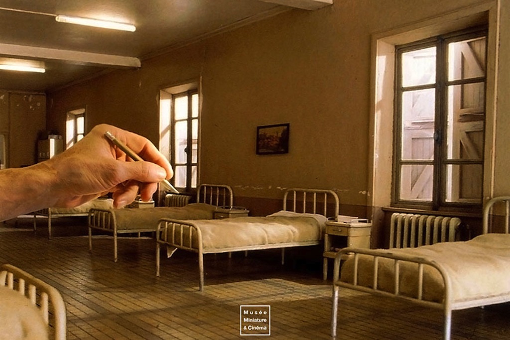 realistic-miniature-rooms-museum-cinema-dan-ohlman-france-2