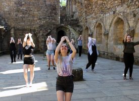 Watch live theatre performed in Dunfermline’s Royal Palace Ruins and Abbey