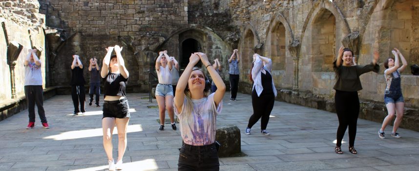 Watch live theatre performed in Dunfermline’s Royal Palace Ruins and Abbey