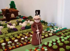 The knitted monks of Culross – brilliant display in DCLG Community Gallery