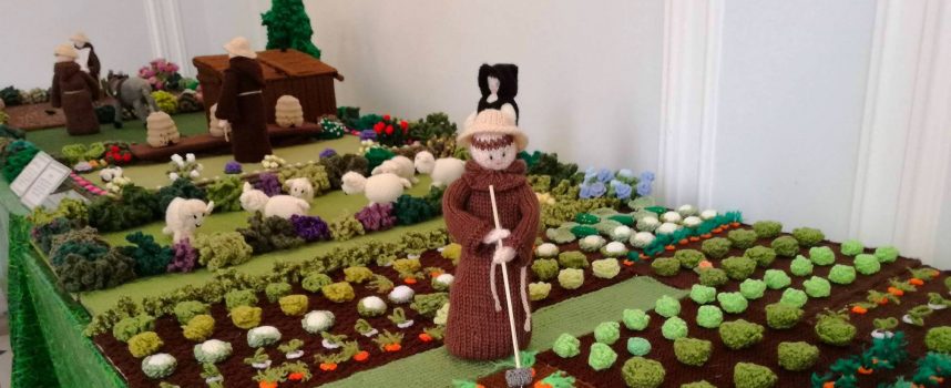 The knitted monks of Culross – brilliant display in DCLG Community Gallery